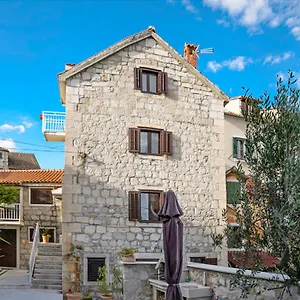 Appartement F&a, Split