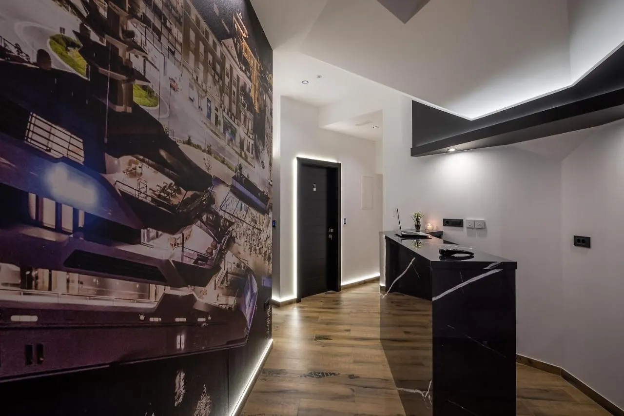 Top Rooms Split