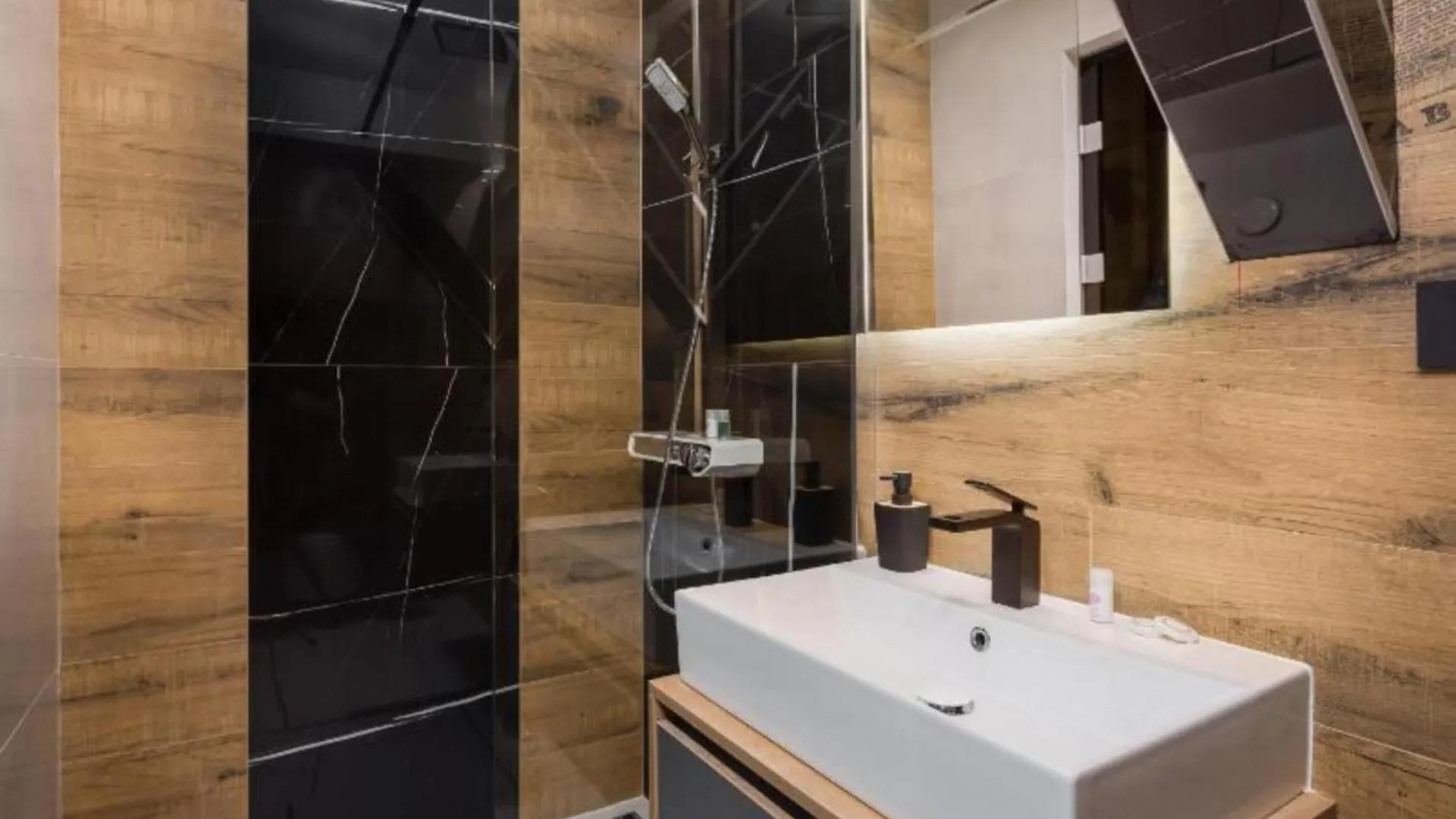 Top Rooms Split Appartement