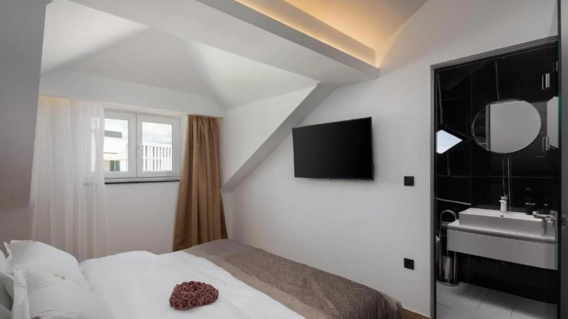 Top Rooms Split