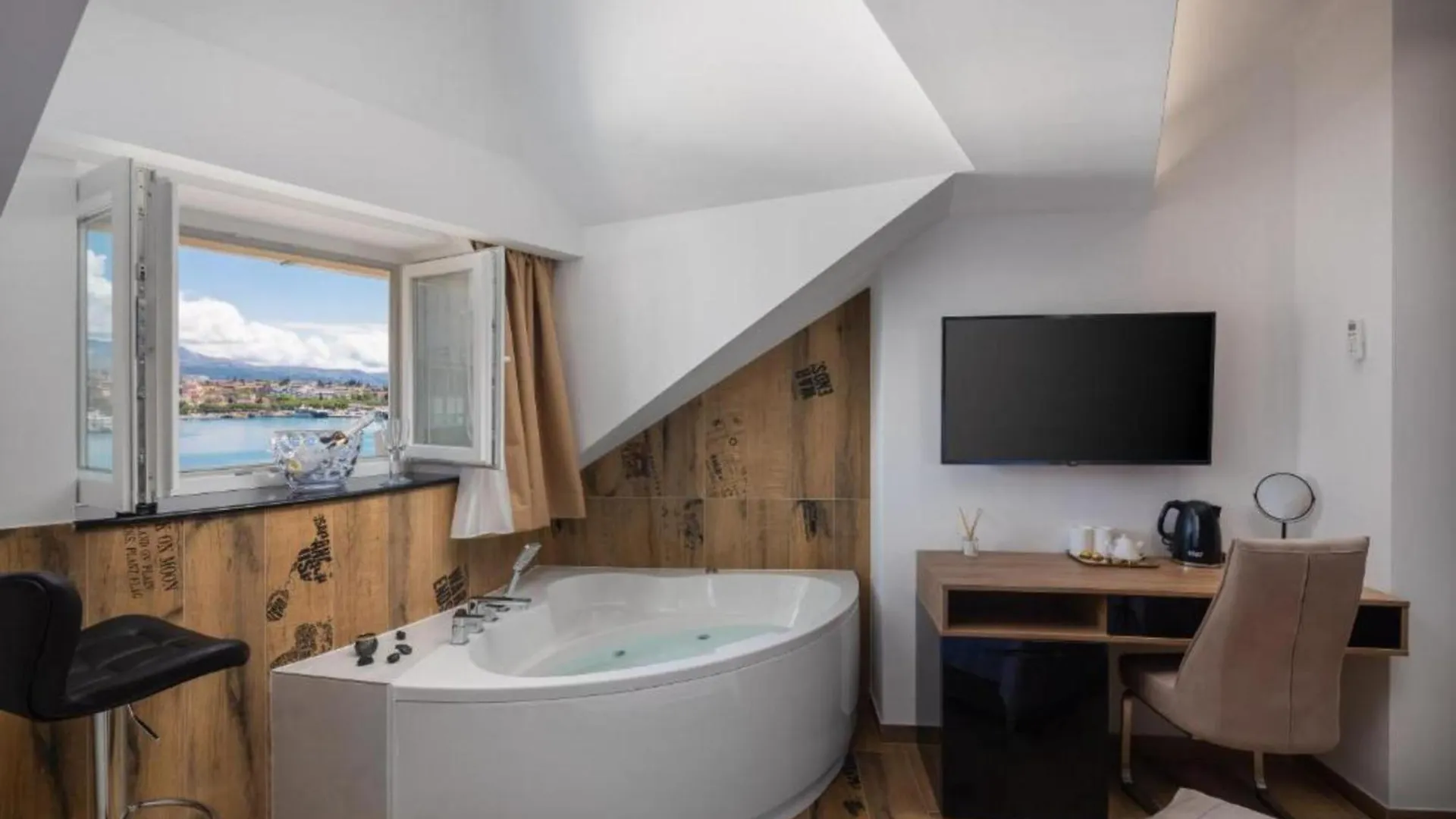 Top Rooms Split